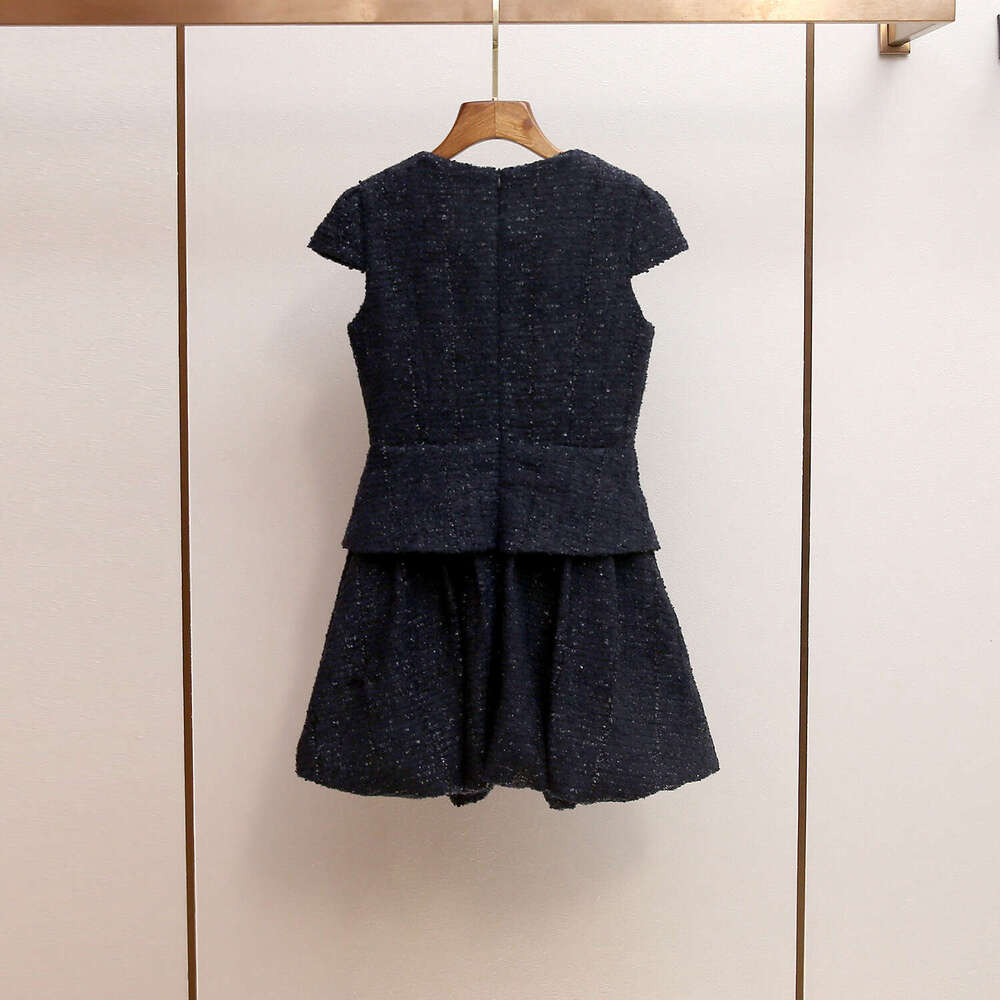 2026 autumn and winter new elegant social A12 celebrity style high-end exquisite shiny artificial two-piece short floral lace dress