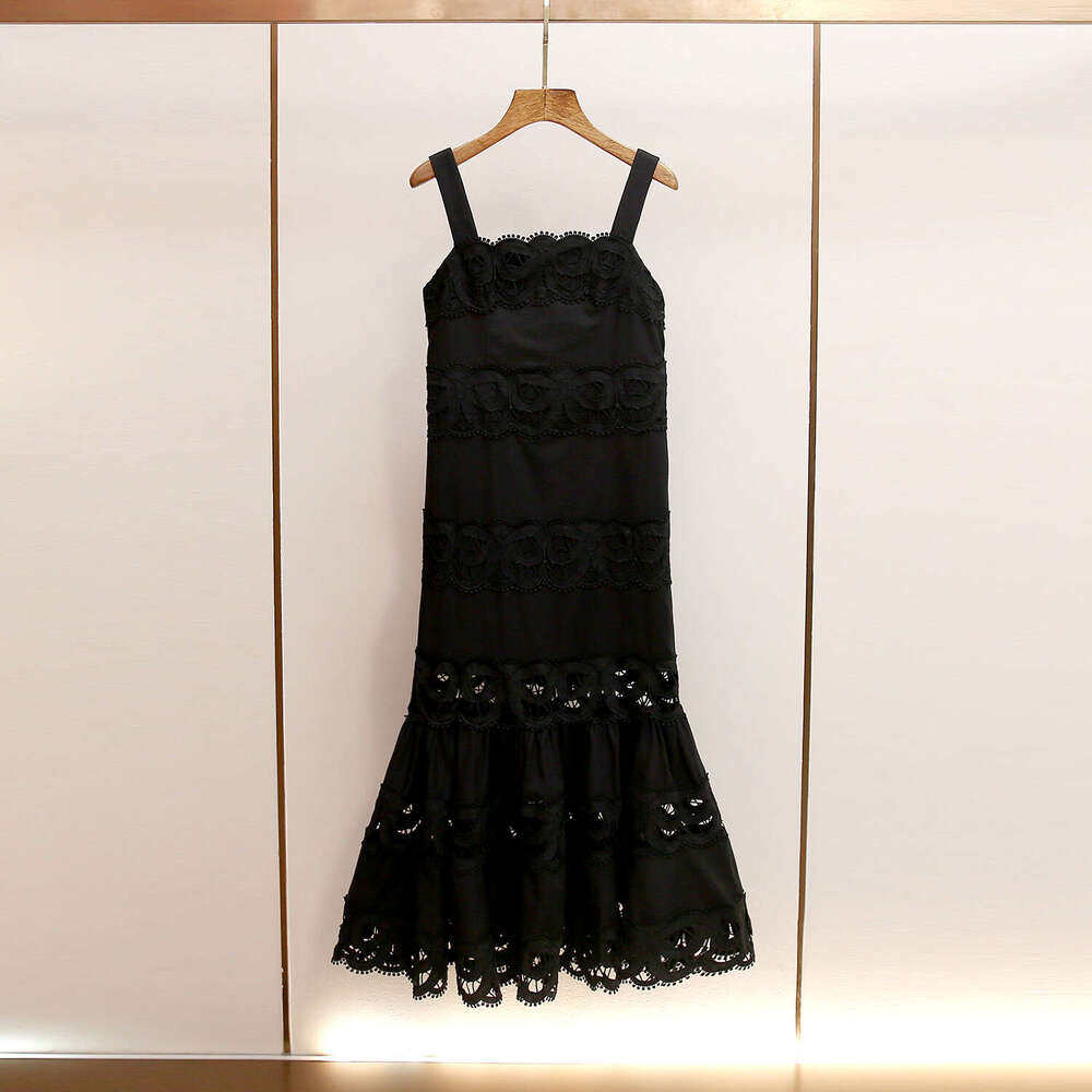 2026 Autumn/Winter New French Hepburn Style Heavy duty Water soluble Lace Hollow A-line Slimming Strap Skirt