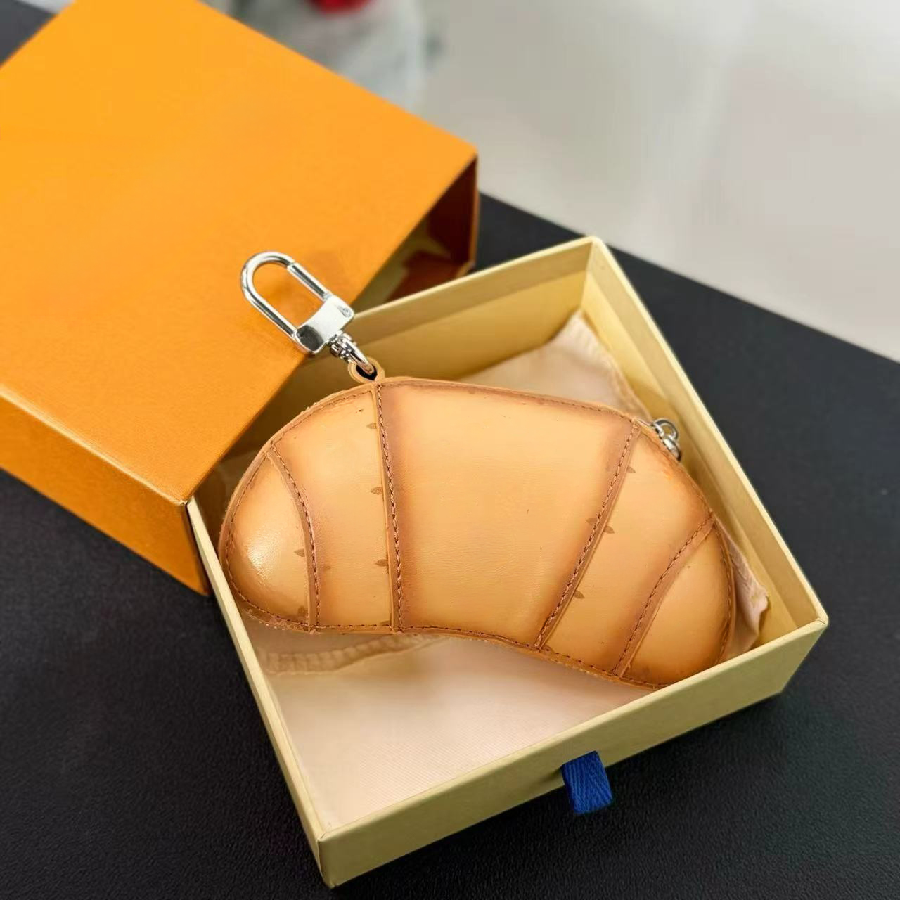 Designer Croissant Burger Donut Keychain Luxury Bag Charm Pizza Biscuit Chocolate Keychains For Women Leather Keyring Classic Letters Bag Pendant Key Chains Gift