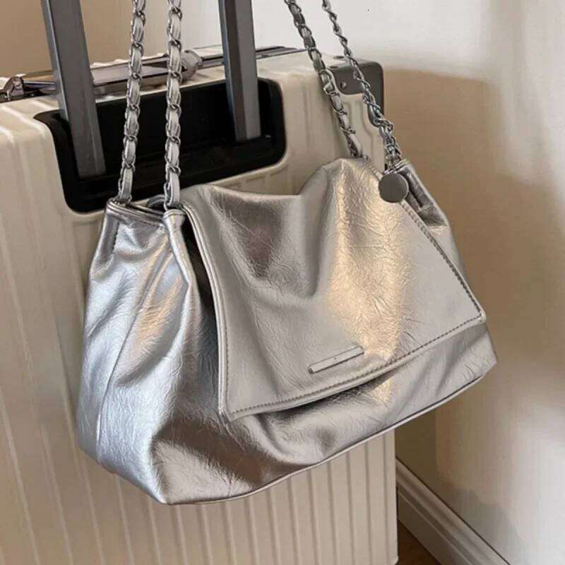 Casual Soft Surface Large Capacity Women 2024 New All-Match Chain Messenger Popular Silver Shoulder Bag Handbag XJ260306
