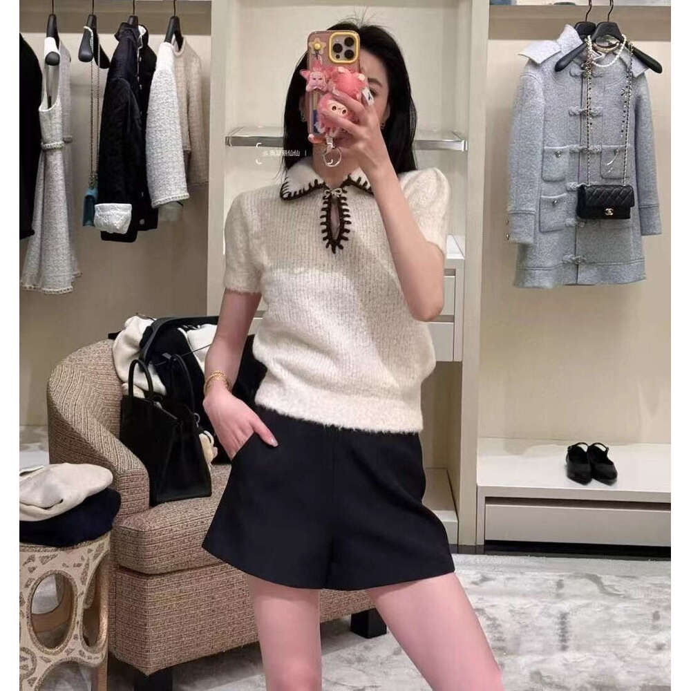 2026 Designer Women's High Quality Style French Elegant Simple Hollow Collar Knitted Sweater