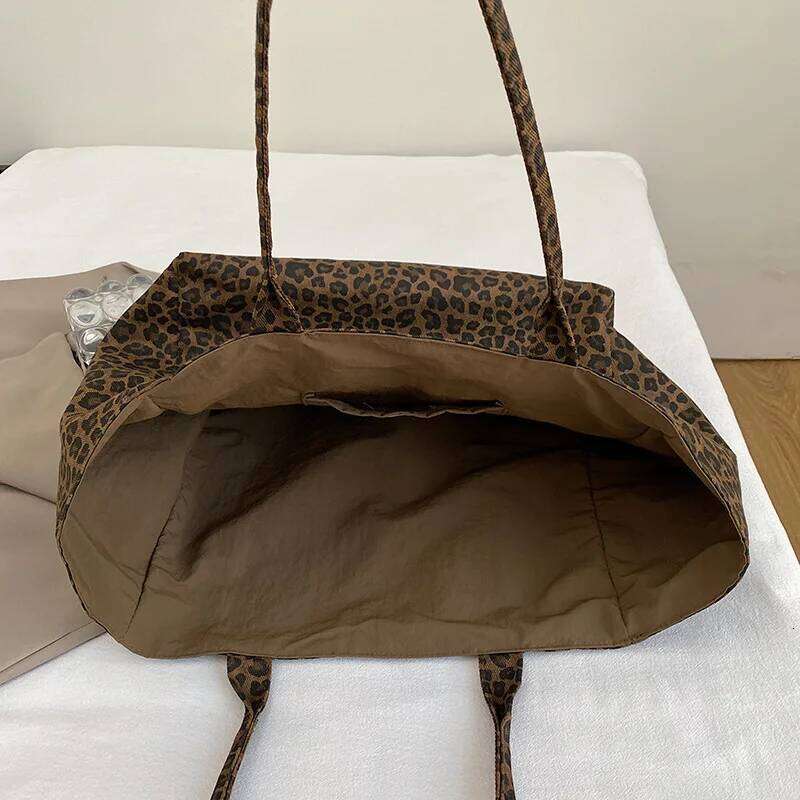 Fashionable Leopard Print Tote Women Leisure and Commuting Shoulder Large Simple Texture Storage Bag Casual Daily Use XJ260306