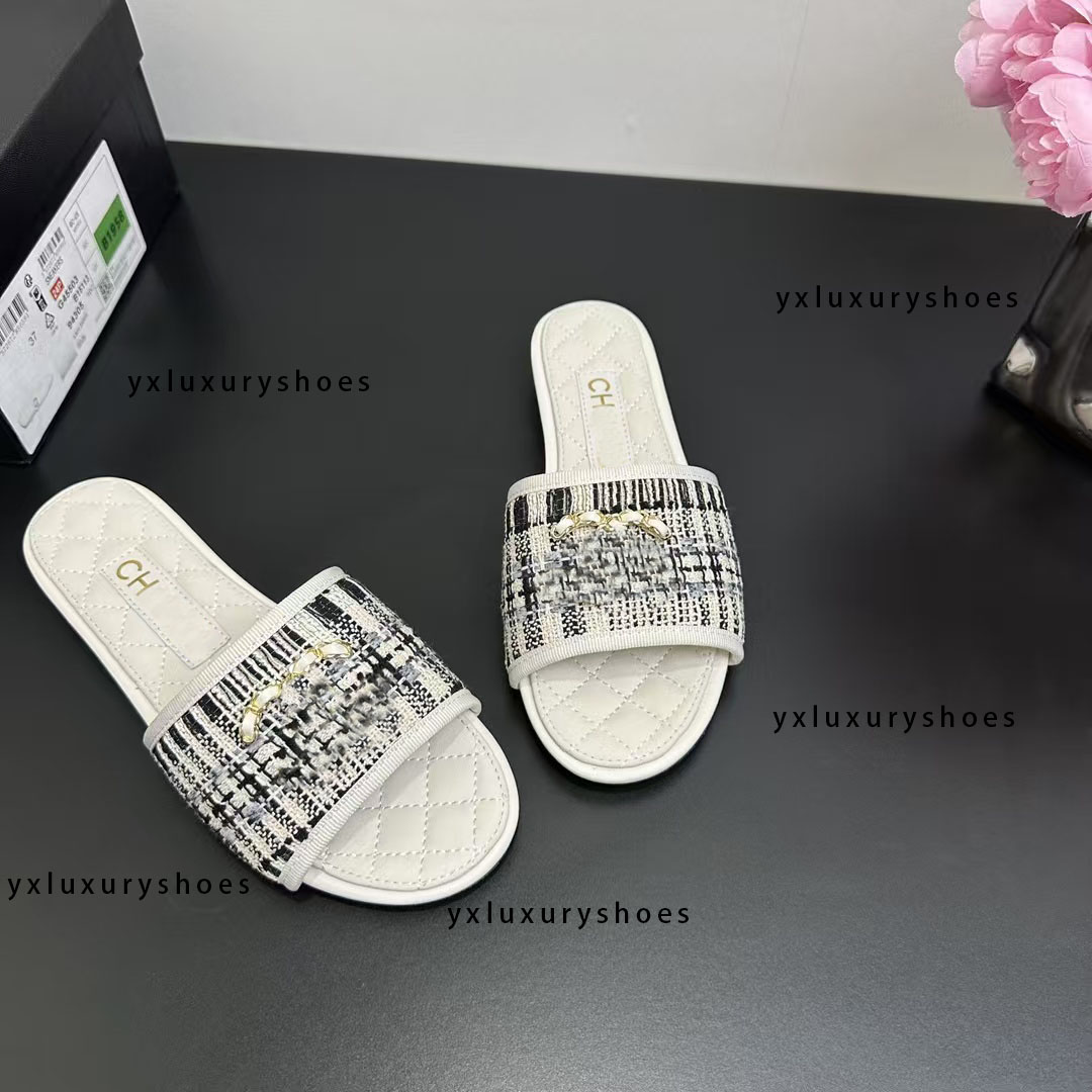 2026SS Designer shoes Paris women's New style embroidered CC slippers fashion beach slippers women's high-quality slippers women's luxury Sandals