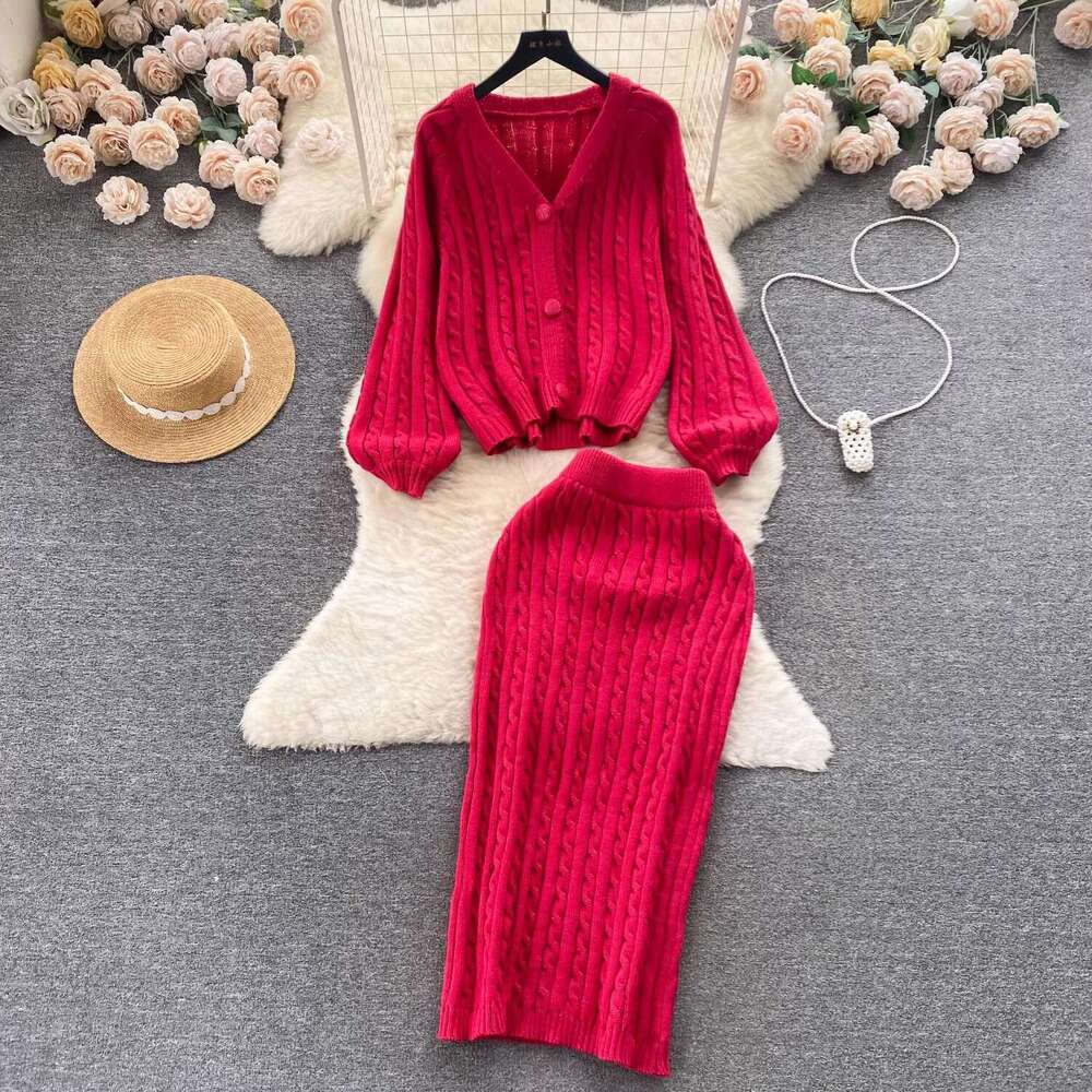 2026 designer loose casual knitted woolen dress for autumn and winter, soft and comfortable, lazy style women's two-piece knitted sweater