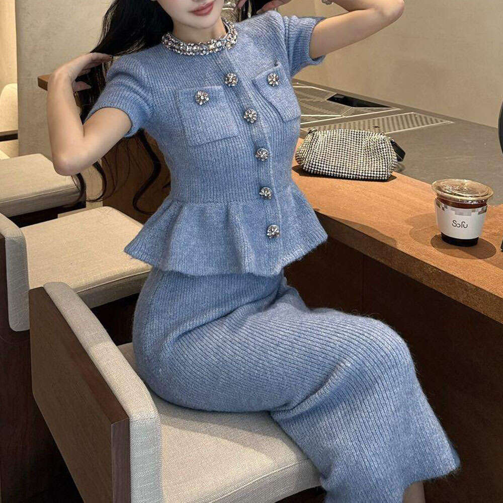 The new women's dress for spring and autumn 2026 features elegant and exquisite design, decorated with round neck short sleeves and long sleeves