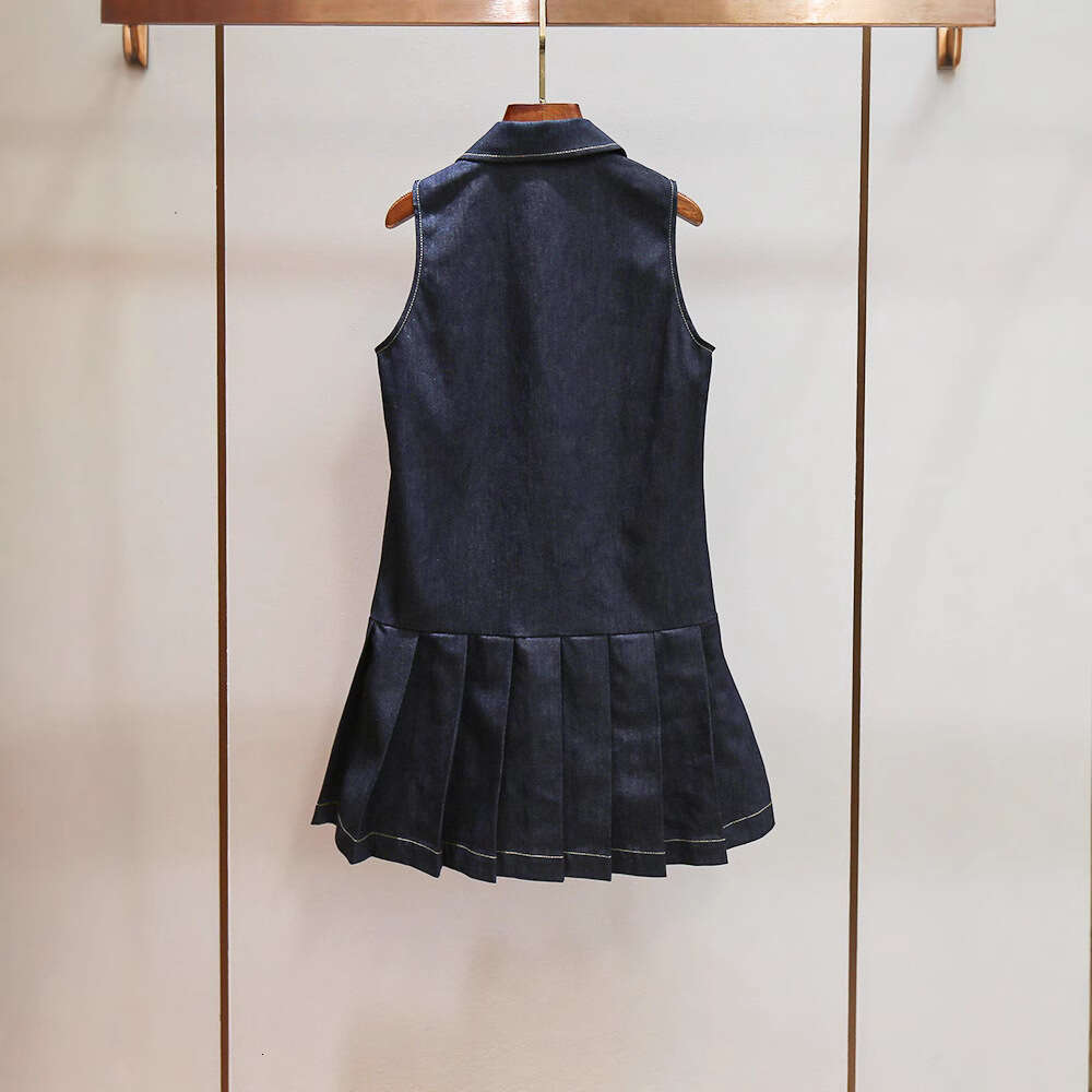 2026 Spring and Summer New Hepburn style pleated skirt patchwork single breasted sleeveless vest straight tube dress