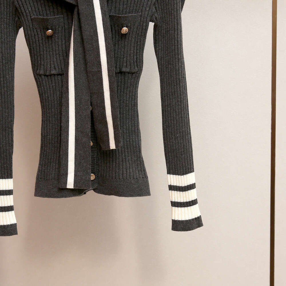 2026 high-end women's autumn and winter new Korean style versatile color blocked navy blue collar striped slim knit sweater