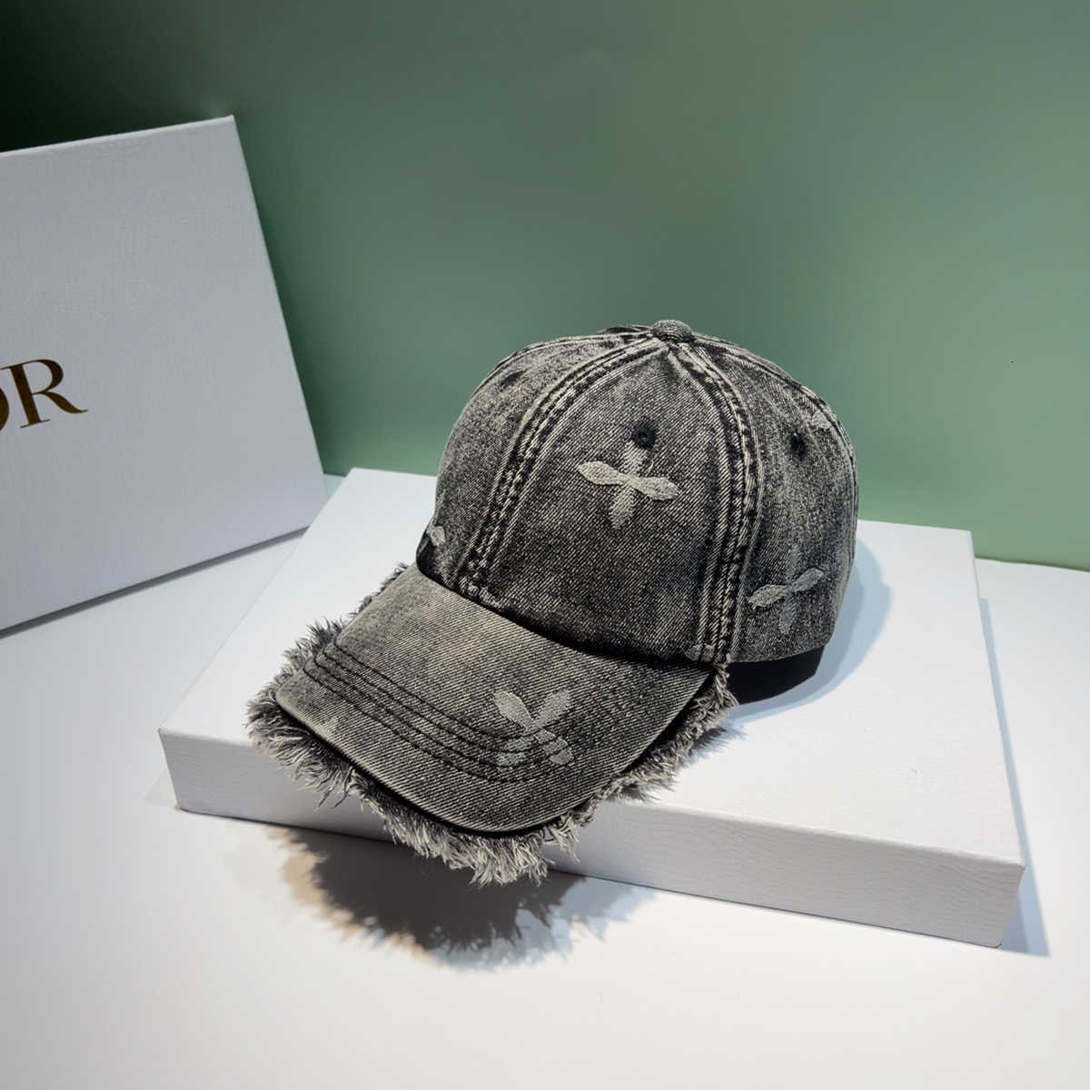 2026 New Designer Luxury Brand Korean Distressed Washed Gray Denim Men's And Women's Baseball Caps Suitable For Spring And Summer Sun Shading Retro Duckbill Hats