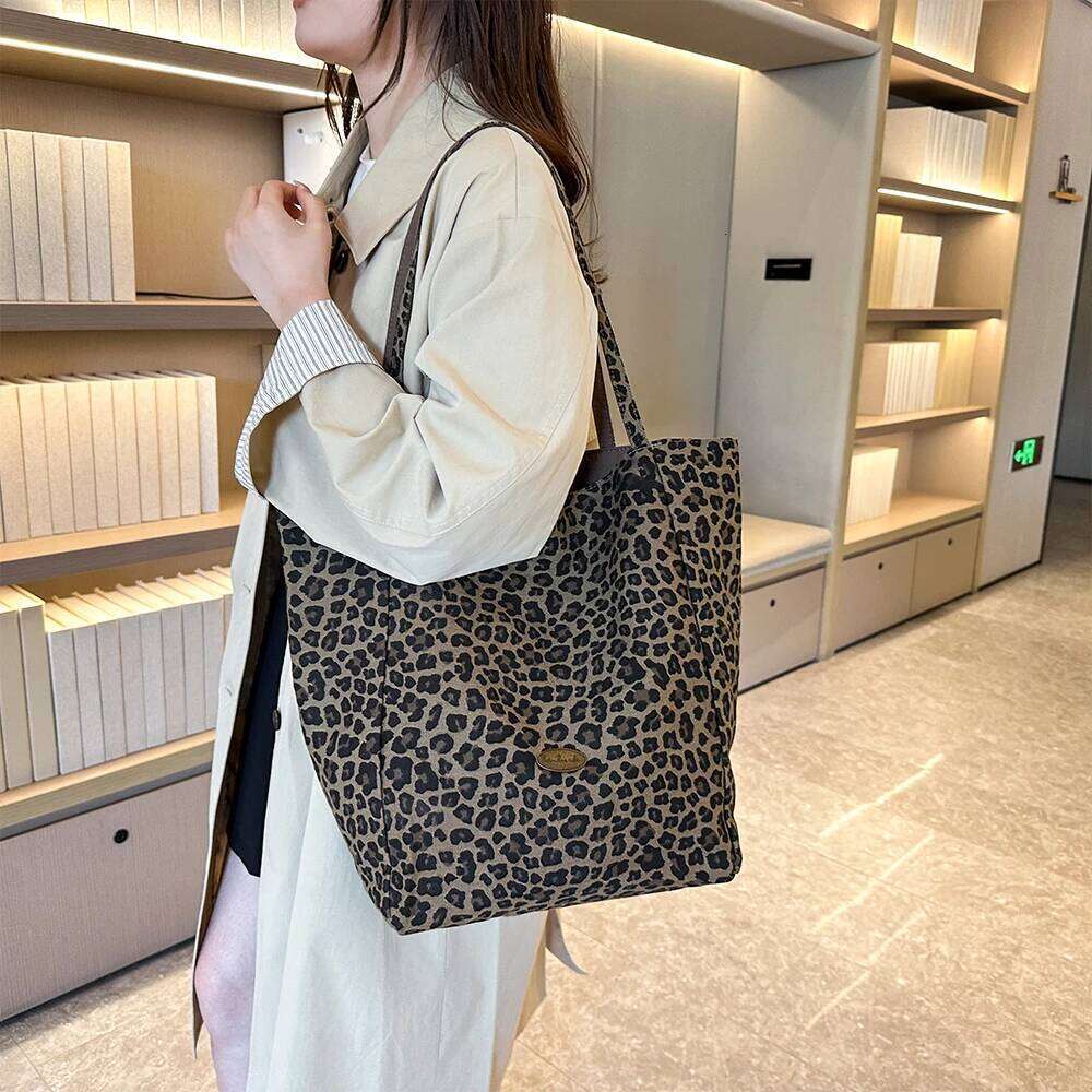 Leopard Print Canvas Women's 2025 Autumn and Winter New Fashion, College Style Tote Bag, Casual Large Capacity Cloth Bag XJ260306