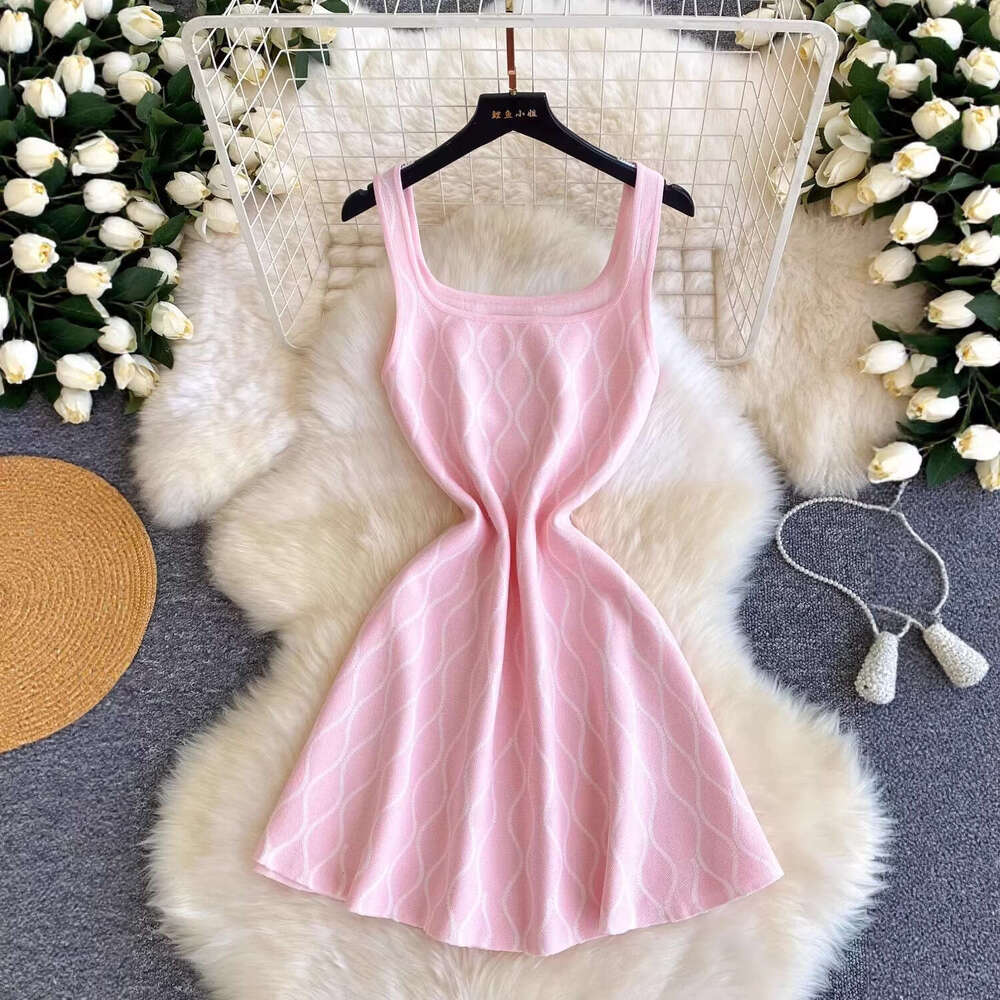 2026 Spring and Summer New French Water Tank Ripple Pattern Petite Women's Design Slim Knitted Dress