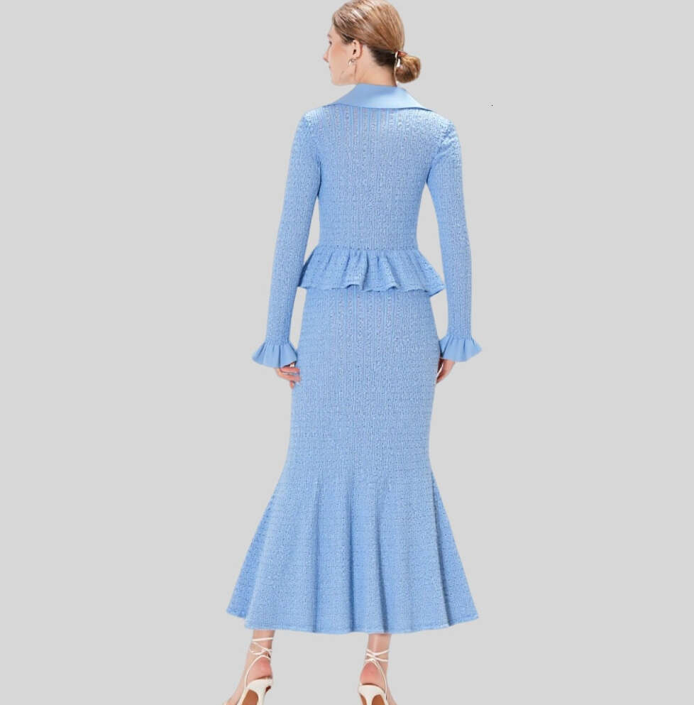 2026 European and American autumn and winter French retro new women's sweater elegant V-neck knitted long sleeved dress