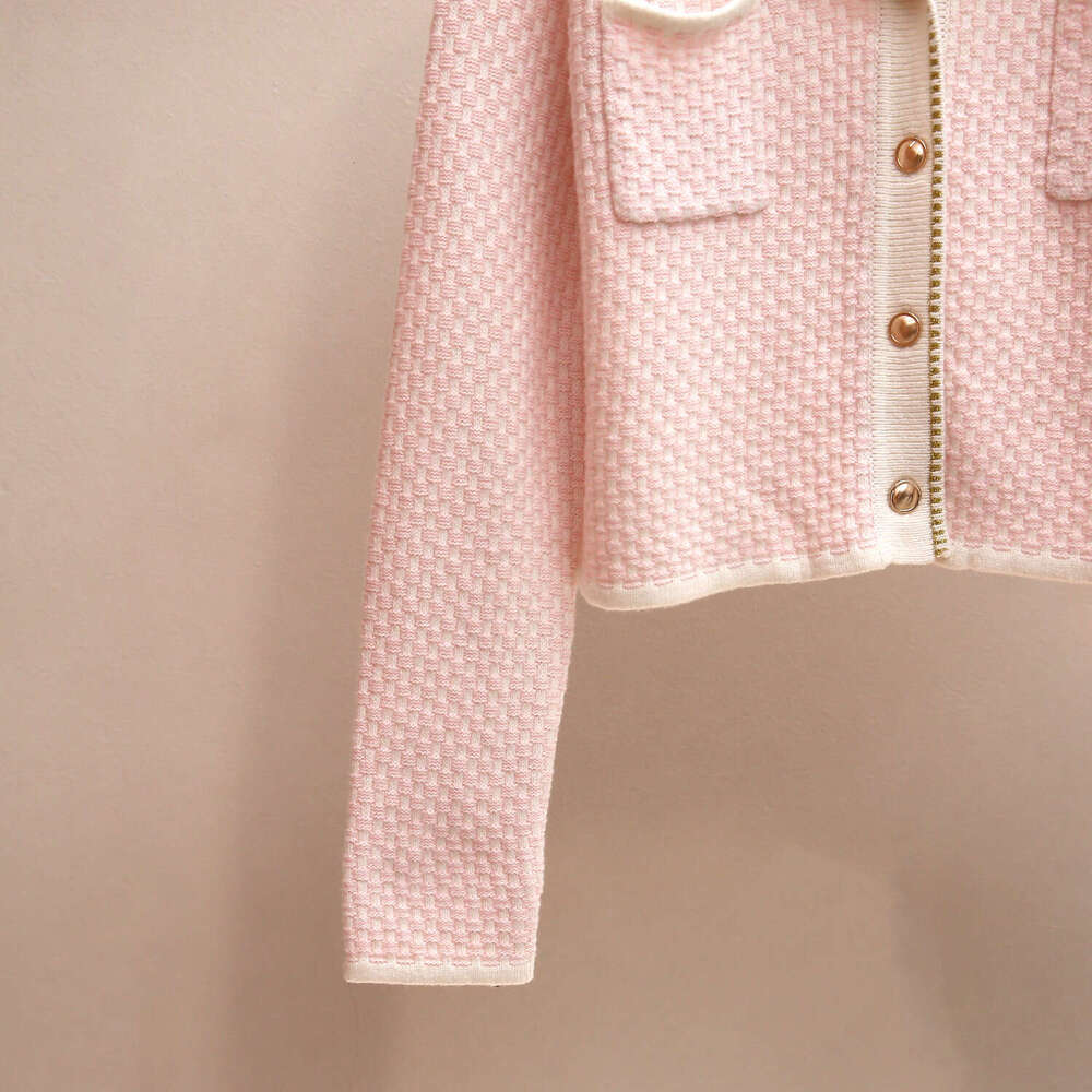 2026 designer high-end women's clothing autumn and winter new item, small fragrance style, small comparison, navy collar cardigan with textured k