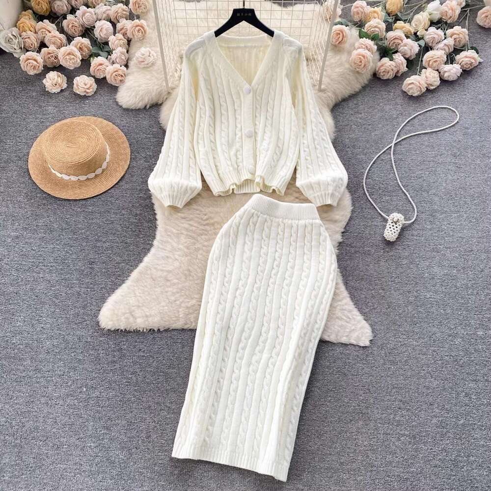 2026 designer loose casual knitted woolen dress for autumn and winter, soft and comfortable, lazy style women's A13 two-piece knitted sweater