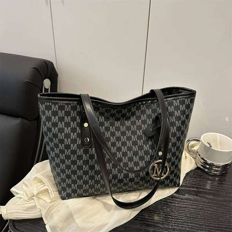 2025 New Large Capacity Women M Check Pattern Versatile Small Design Shoulder Tote Commuter Bag XJ260306