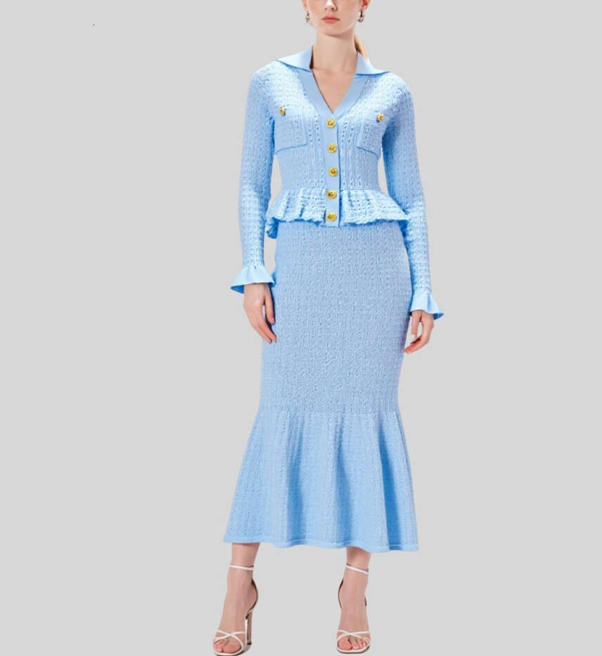 2026 European and American autumn and winter French retro new women's sweater elegant V-neck knitted long sleeved dress