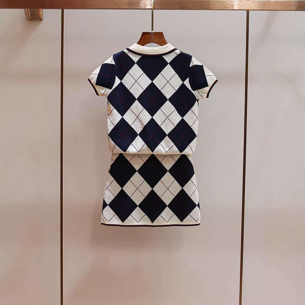 2026 designer high-end women's clothing spring and summer new collection, Korean casual diamond pattern lapel top and knitted skirt set