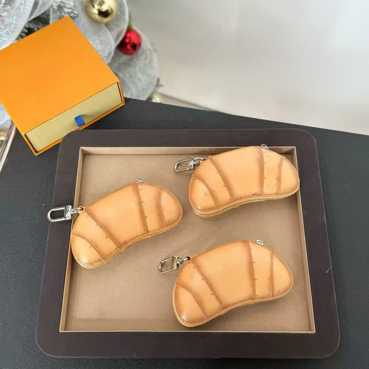 Designer Croissant Burger Donut Keychain Luxury Bag Charm Pizza Biscuit Chocolate Keychains For Women Leather Keyring Classic Letters Bag Pendant Key Chains Gift