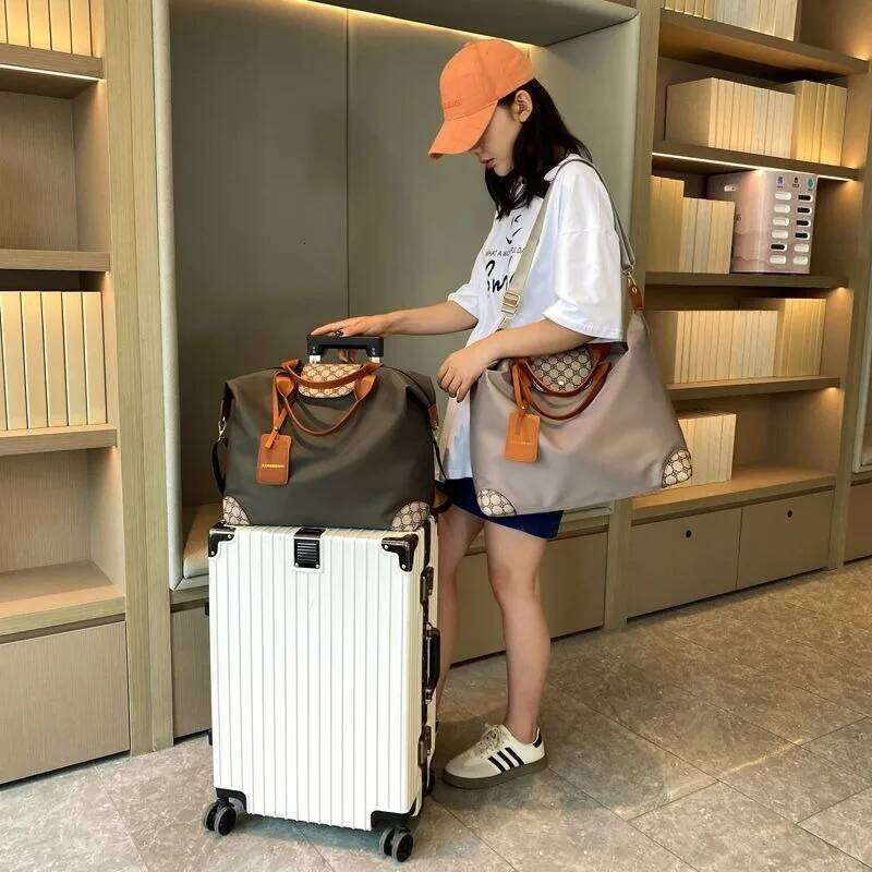 New Fitness Casual Fashion Portable Dance Large Bag Men and Women Folding Storage Swimming Business Travel Handbags H260309