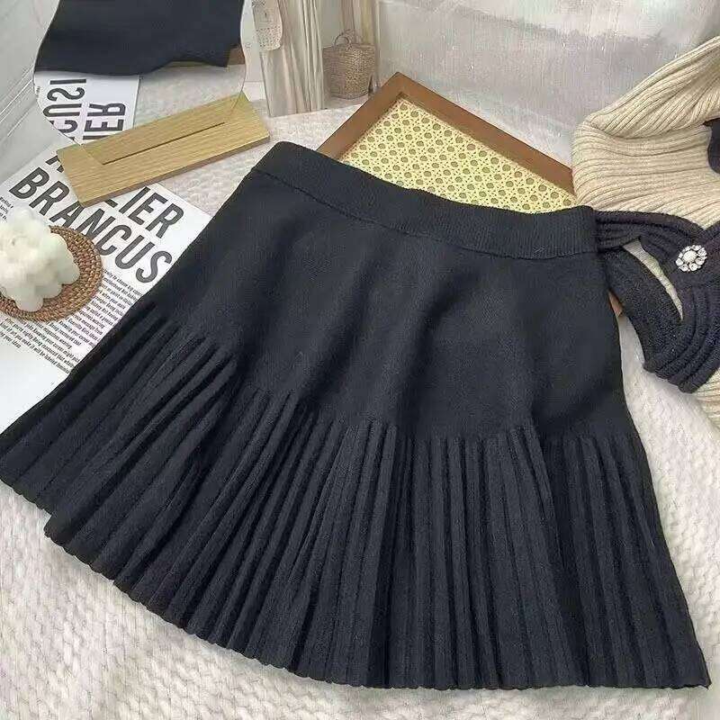 Women's Autumn/Winter Velvet Solid Color Mini Short High Waist Sweet All Match Elegant A-Line Pleated Skirt 2025 New XJ260309