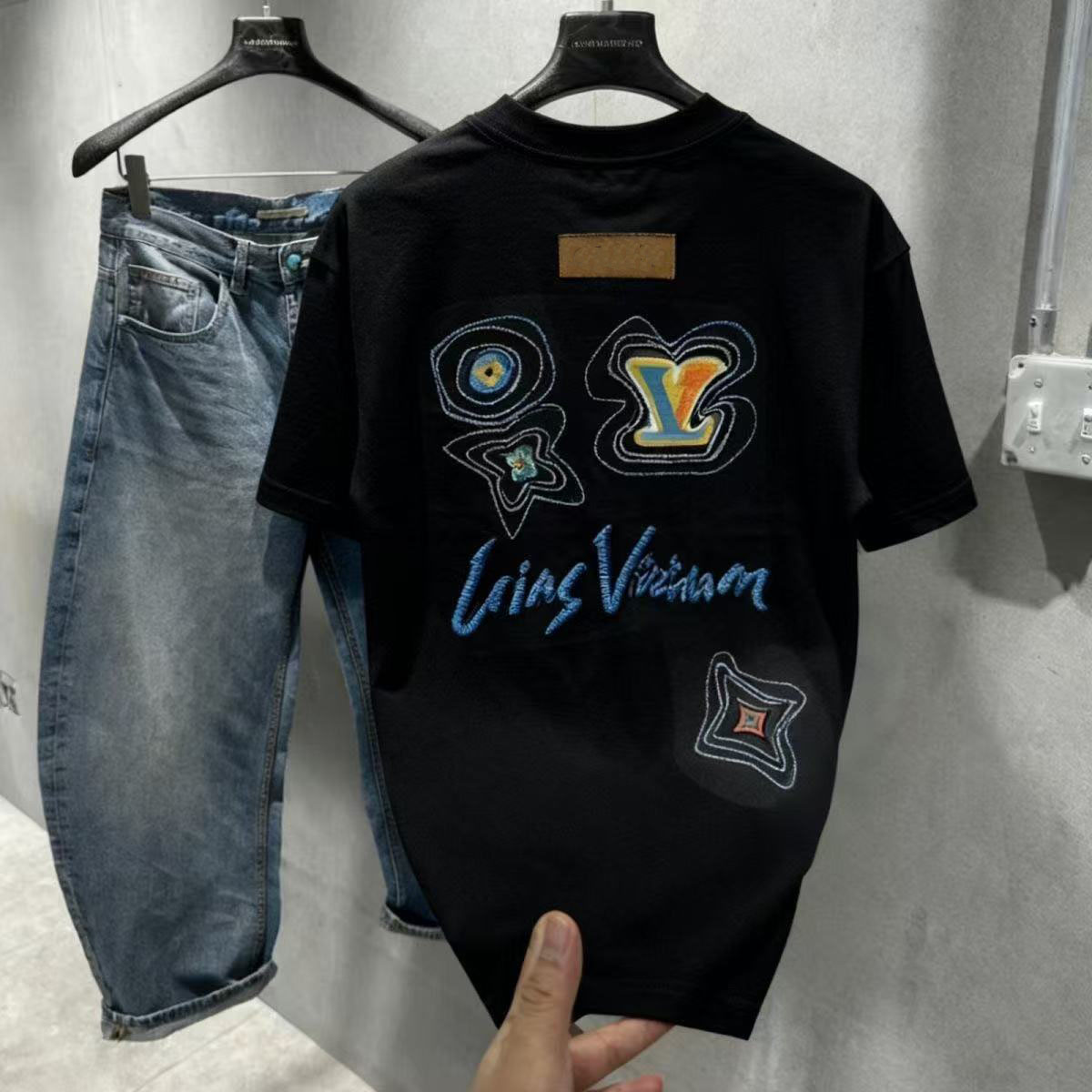 Mens designer T-shirt loose and stylish casual style suitable for both men and women Features 3D printed design short sleeves bestseller premium quali