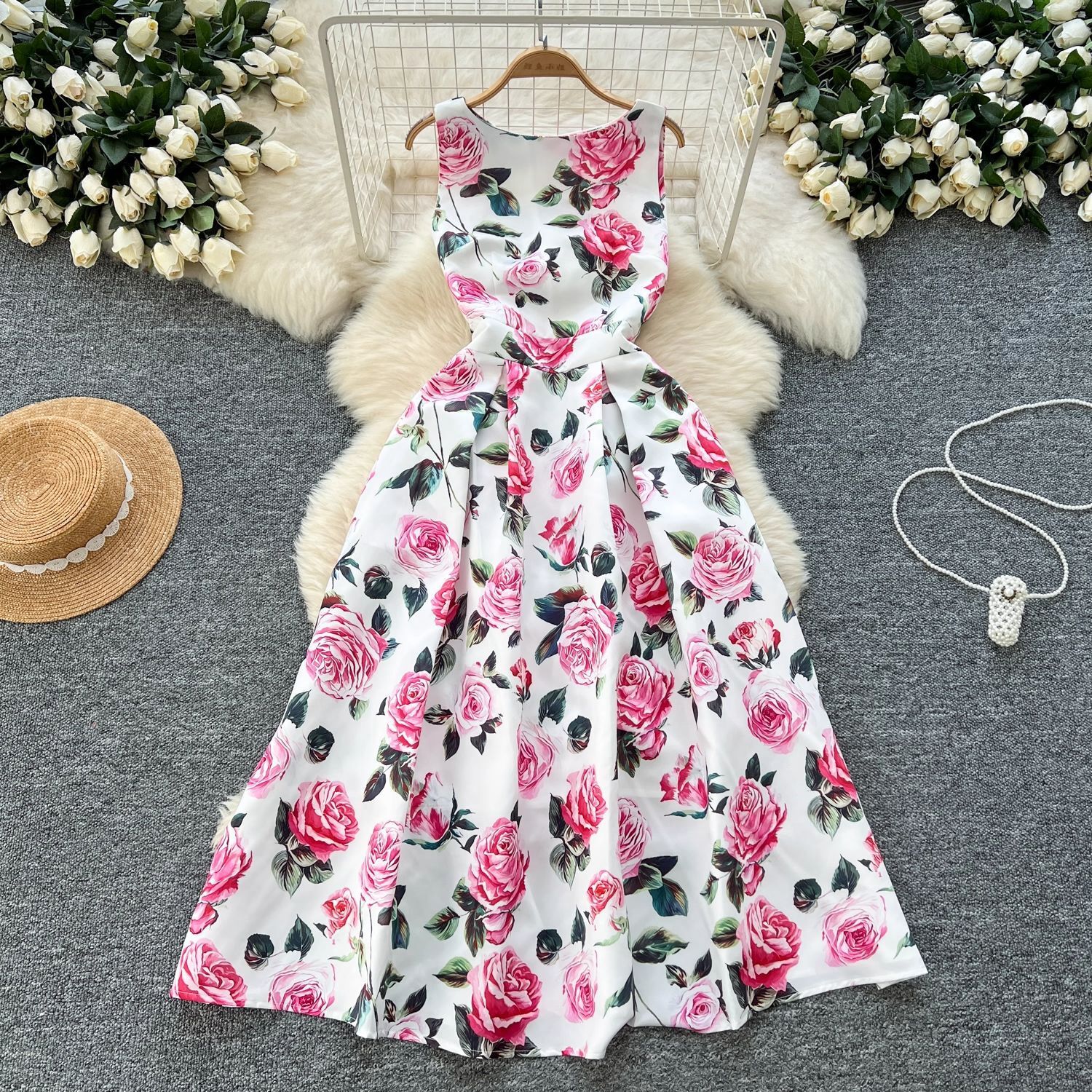 Womens Stylish Dress With A Slimming Waist Sleeveless Fashionable Printed Puffy Gown