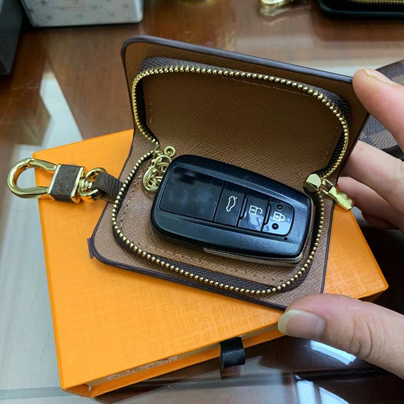 2027 Unisex New Fashion designer keychains men and women bags hanging buckle Keychain car handmade leather pendant key chain Accessories