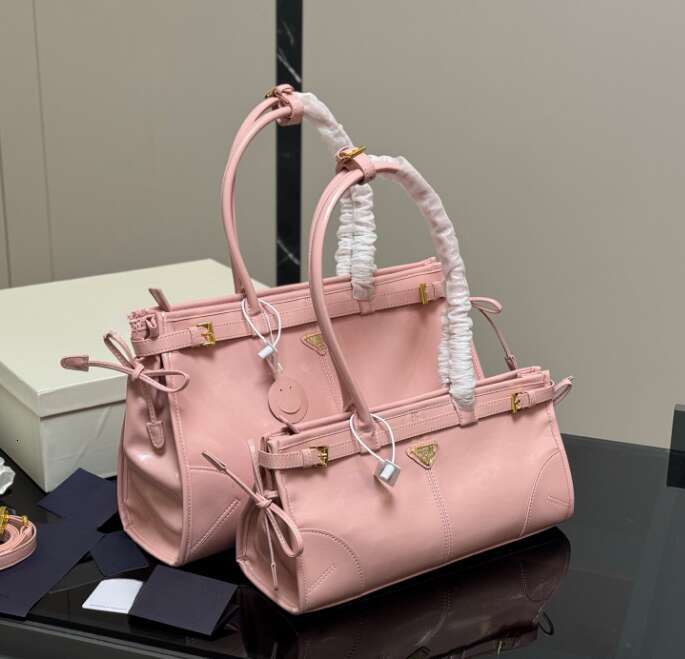 The oil and wax leather is smooth and sophisticated The bag s design can be both stylish and sweet suitable for various occasions with two sizes available