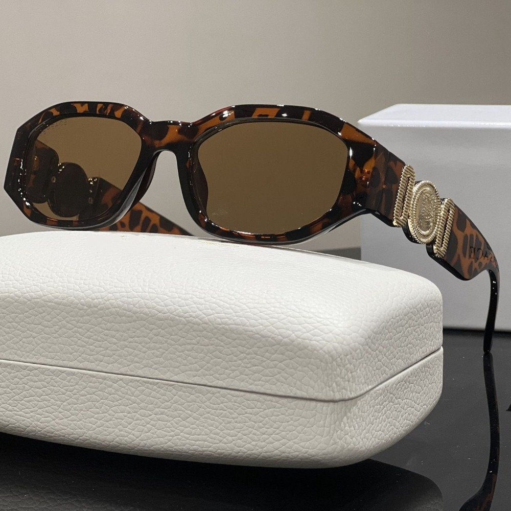 Designer Sunglasses Classic for Women Luxury Sunglasses Eyeglasses Casual Design Outdoor Beach with Box High-Quality
