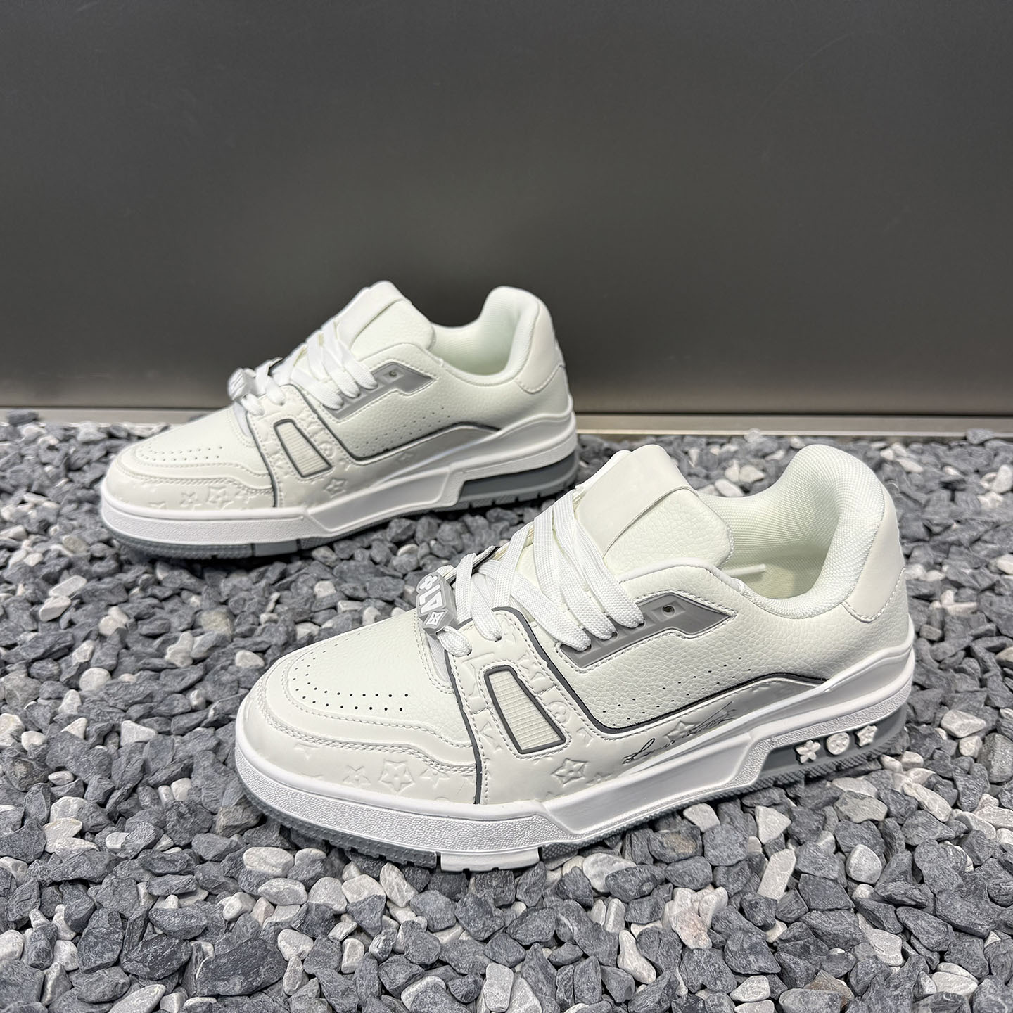 VUTITDN free shipping designer for mens womens casual black white khaki grey Fashionable versatile outdoor sneakers sports shoes