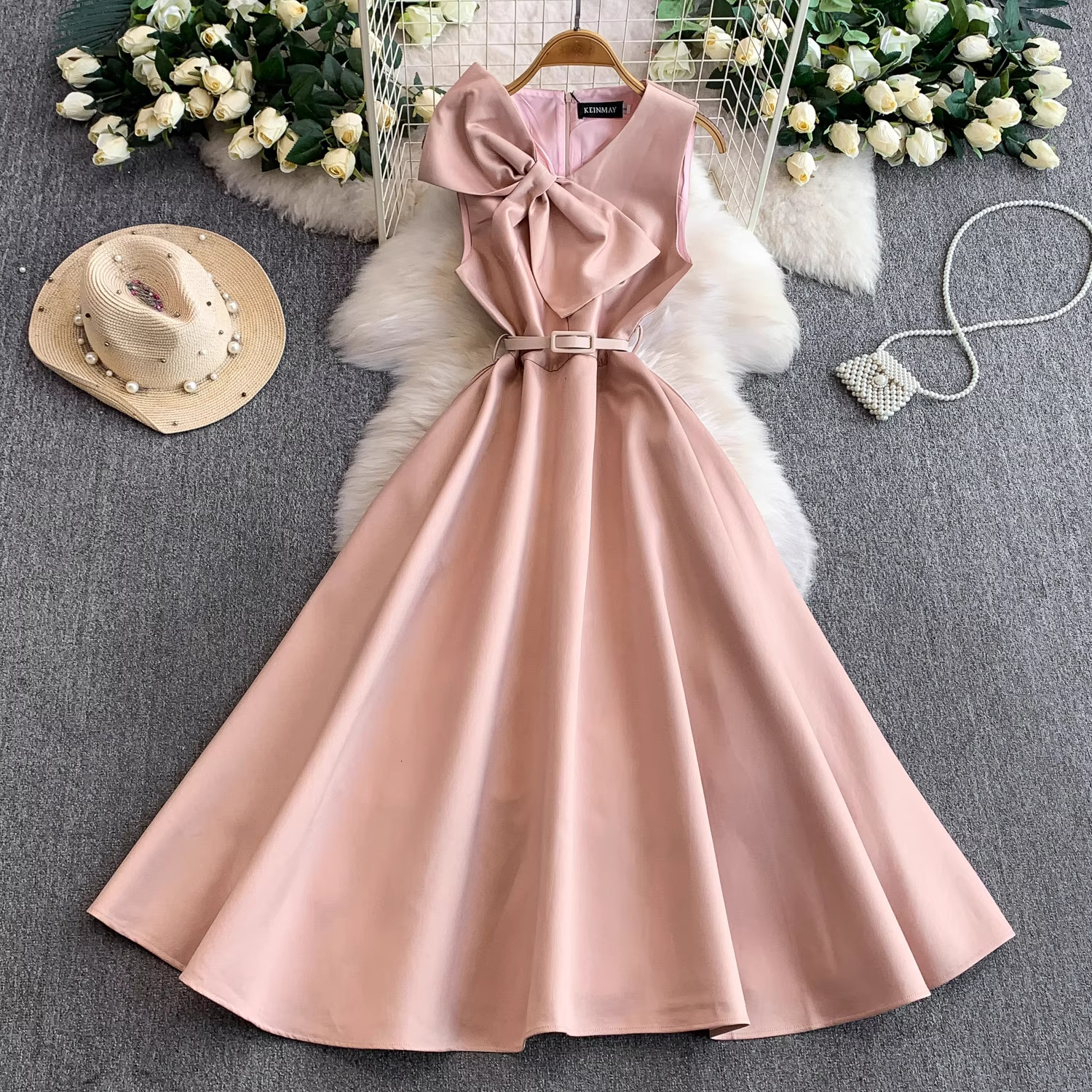 Elegant Womens Evening Party Dress With Bow V-neck Sleeveless Waist-cinching Slimming Long Skirt With A Large Hem