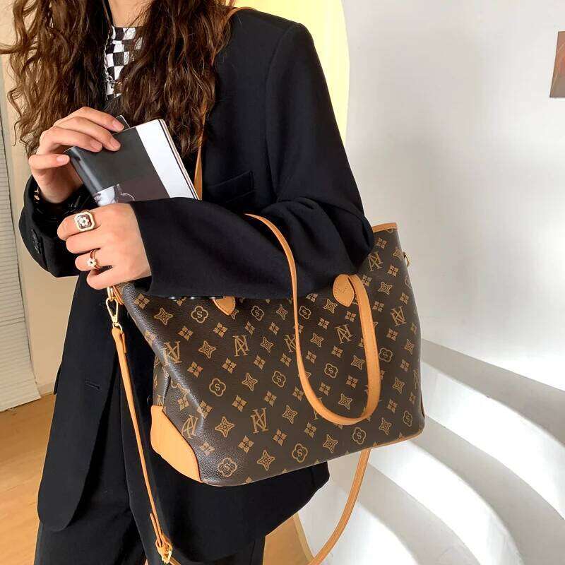 Durable Messenger Bag Women Made Of Genuine Leather, Popular Crossbody Design By Brand For Everyday Carry H260309