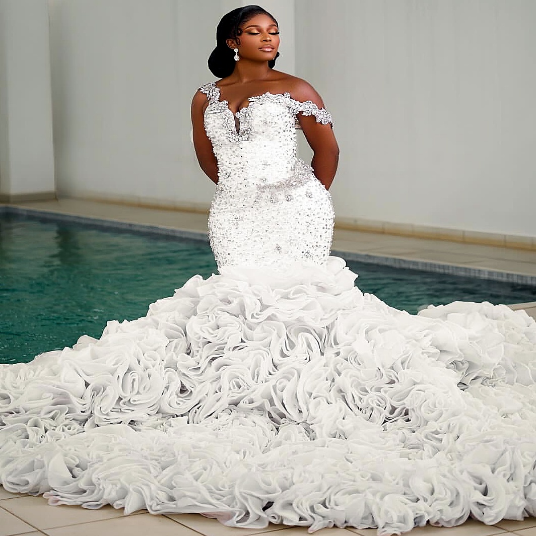 African Aso Ebi 2026 Ivory Mermaid Wedding Dress Sweetheart Beaded Crystals Organza Tiers Sparkly Charming Bridal Gowns Dresses ZJ238