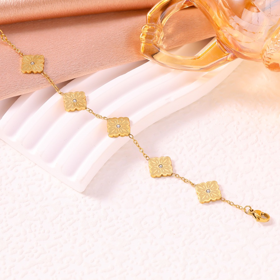 Cross-border best-selling new exquisite light luxury diamond-encrusted diamond-shaped four-leaf clover bracelet for women, fashionable and versatile s - view 3