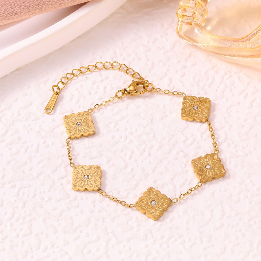 Cross-border best-selling new exquisite light luxury diamond-encrusted diamond-shaped four-leaf clover bracelet for women, fashionable and versatile s - view 7