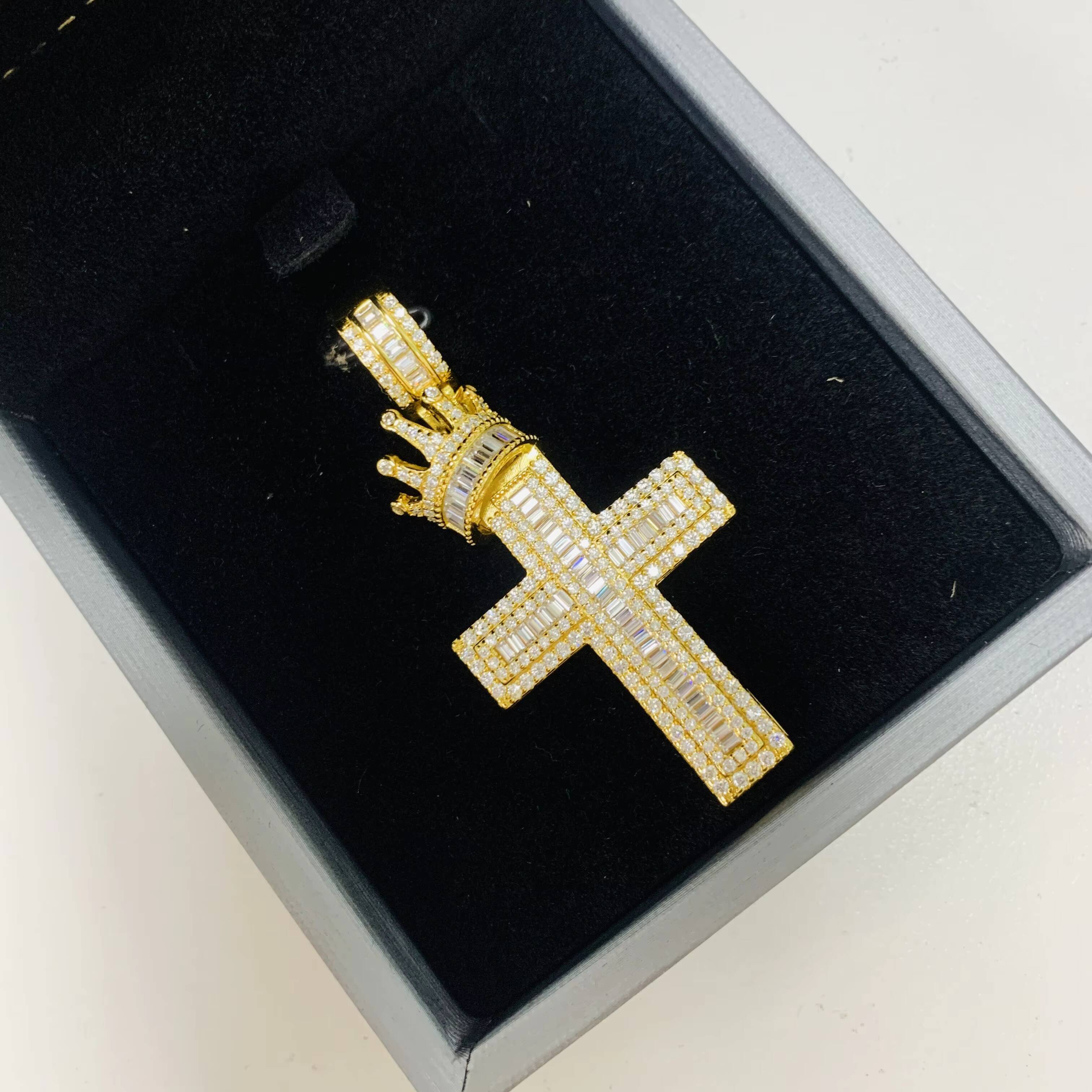 Affordable Baguette Cross Pendant Crown VVS Moissanite Pendants Iced Out Jewelry Custom Cross Pendant