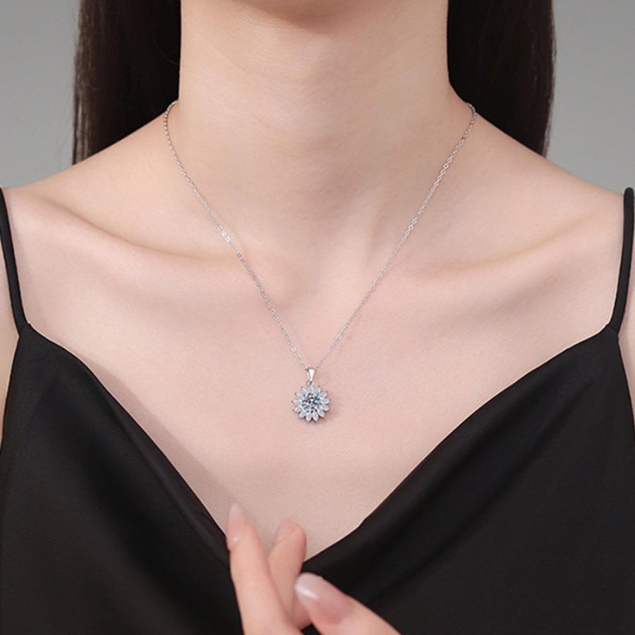 New Moissanite Inlaid Sparkling Necklace Exudes Sophisticated Vibe For Women Sunflower Pendant Collarbone Chain Accessory