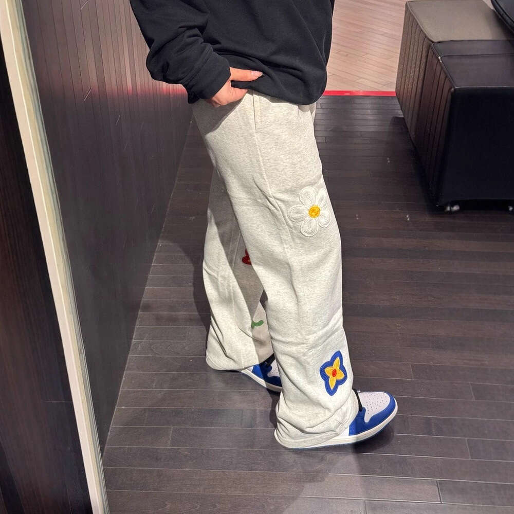 American-Style Floral Embroidery Curved Hem Sweatpants For Men, Niche Design, Loose Casual Sports Cleanfit Micro-Flared Straight Pants