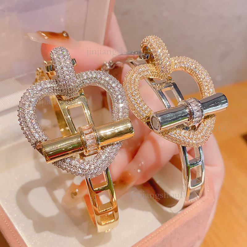 2026 Designer Bracelet Luxury Women's Jewelry Fashion Copper Inlaid Zircon Heart Cross Bracelet Elegant And Exquisite Hollow Ring Bracelet Versatile Accessories