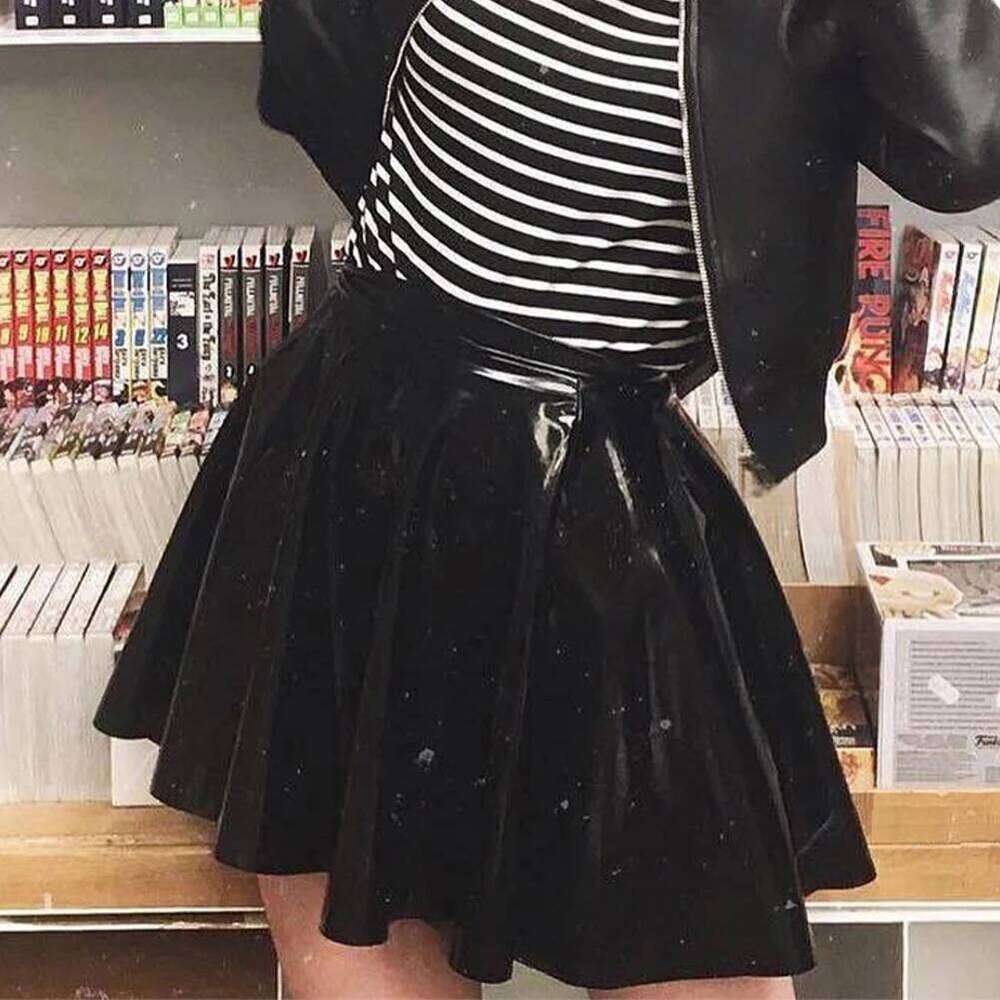 Fashion Women's Shinny Wet Look PVC Leather Pleated Skirt Solid Black A Line Party Clubwear Dance Mini Skirts Clothing XJ260309