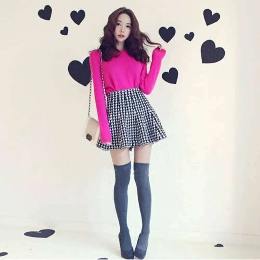 Classic Swallow Gird Pleated Skirts Fashion Autumn Winter A-Line Mini Chic Trendy Short Women Skater Skirt XJ260309