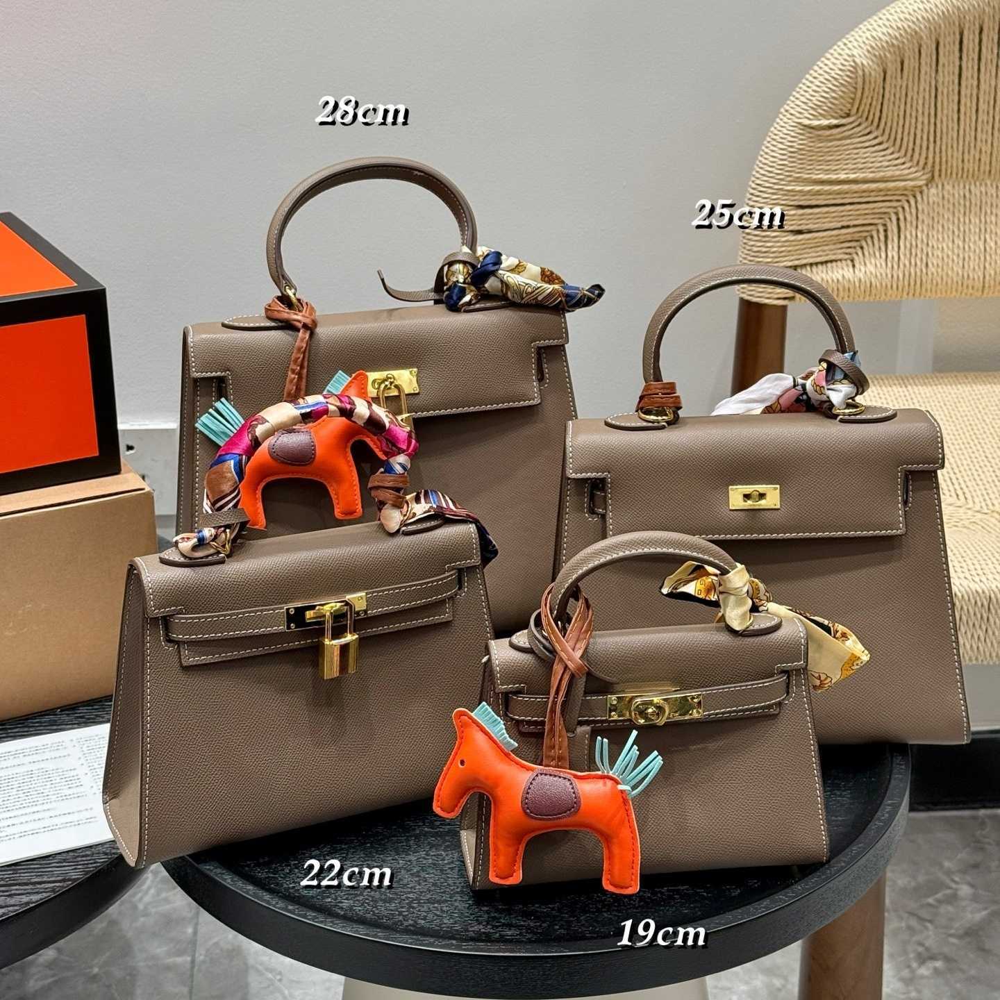 Evening Bags Designer Second Generation handbags women classic crossbody bag Crocodile leather with lock and key Litchi lady clutch bag Gold Silver metal Tote bags