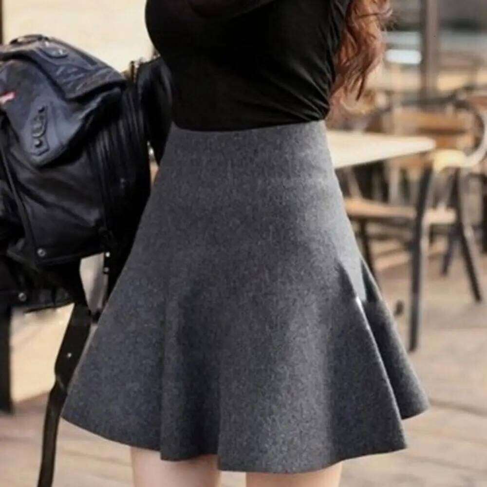 Attractive Breathable Skin-touching Autumn Winter Solid Color Mini Streetwear Skater Women Skirt XJ260309