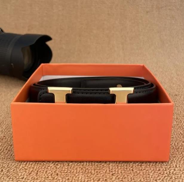 Luxury Smooth Buckle Leather Belt for Men & Women - Classic Fashion Casual Accessory