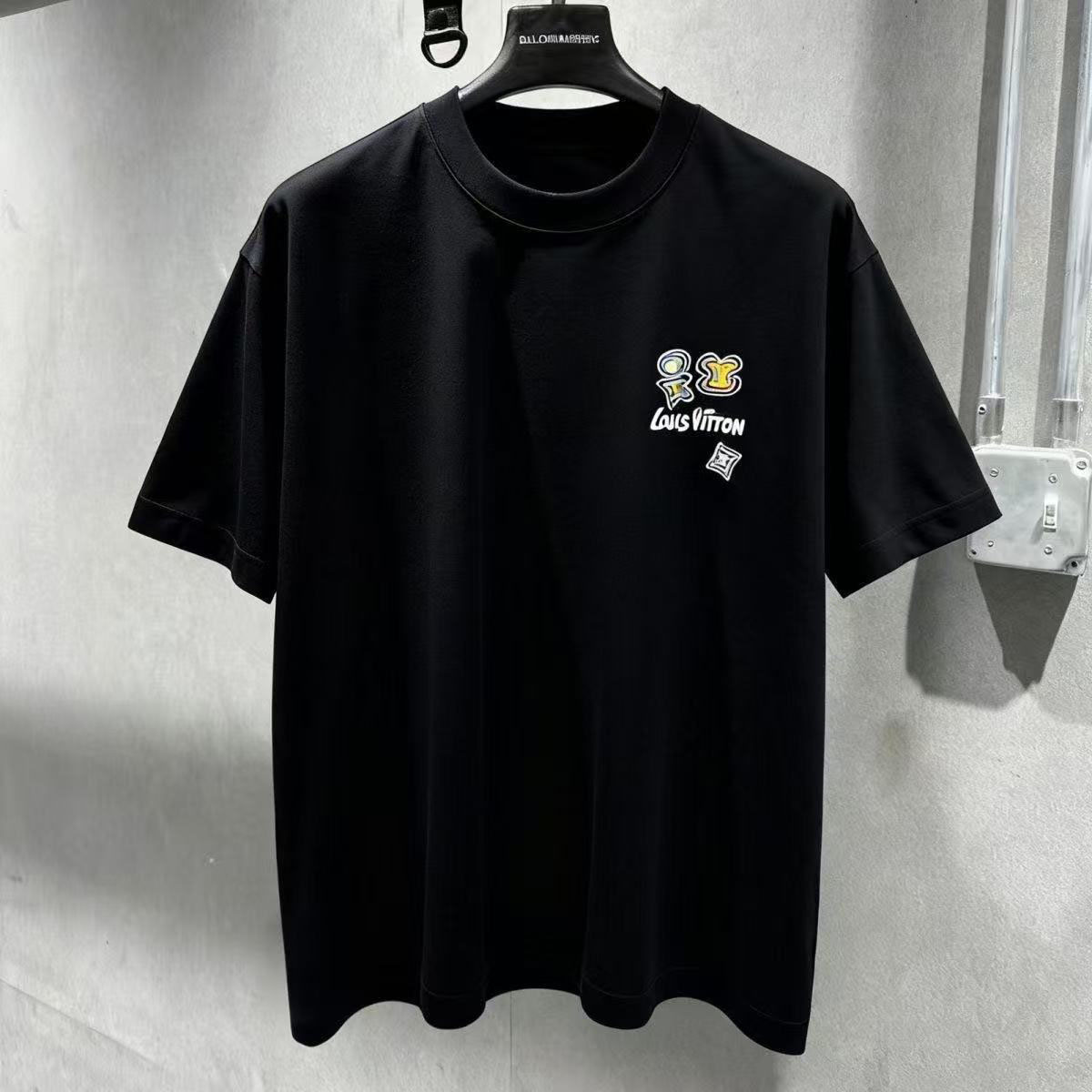 Mens designer T-shirt loose and stylish casual style suitable for both men and women Features 3D printed design short sleeves bestseller premium quali