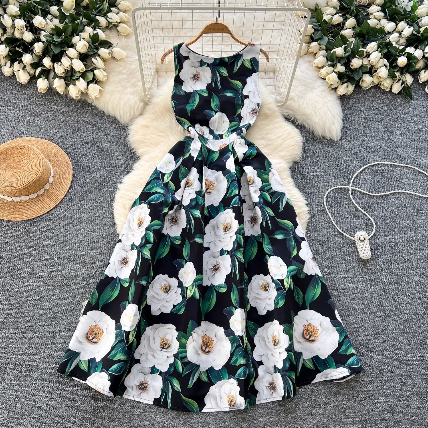 Womens Stylish Dress With A Slimming Waist Sleeveless Fashionable Printed Puffy Gown