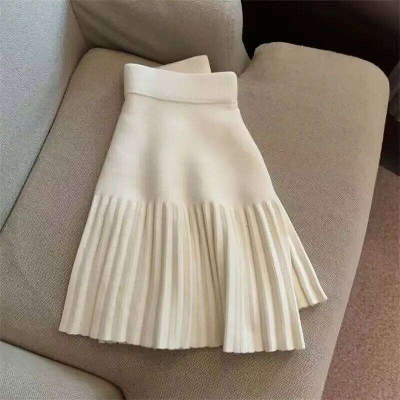 Women's Autumn/Winter Velvet Solid Color Mini Short High Waist Sweet All Match Elegant A-Line Pleated Skirt 2025 New XJ260309