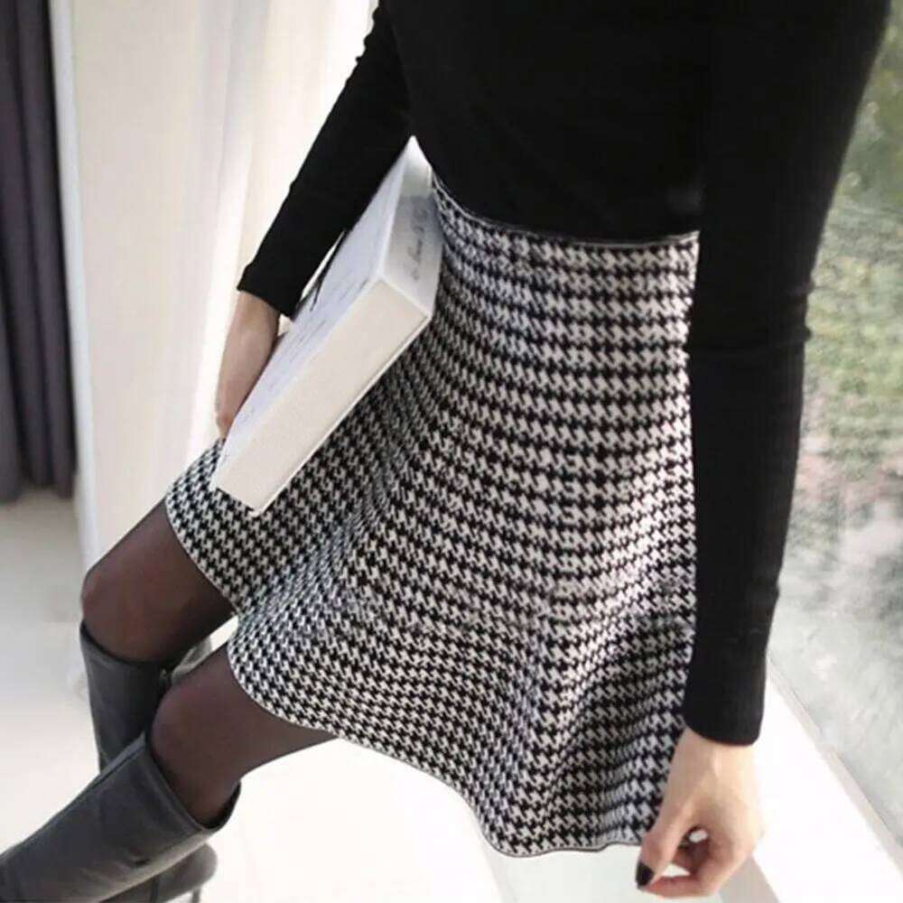 Attractive Breathable Skin-touching Autumn Winter Solid Color Mini Streetwear Skater Women Skirt XJ260309