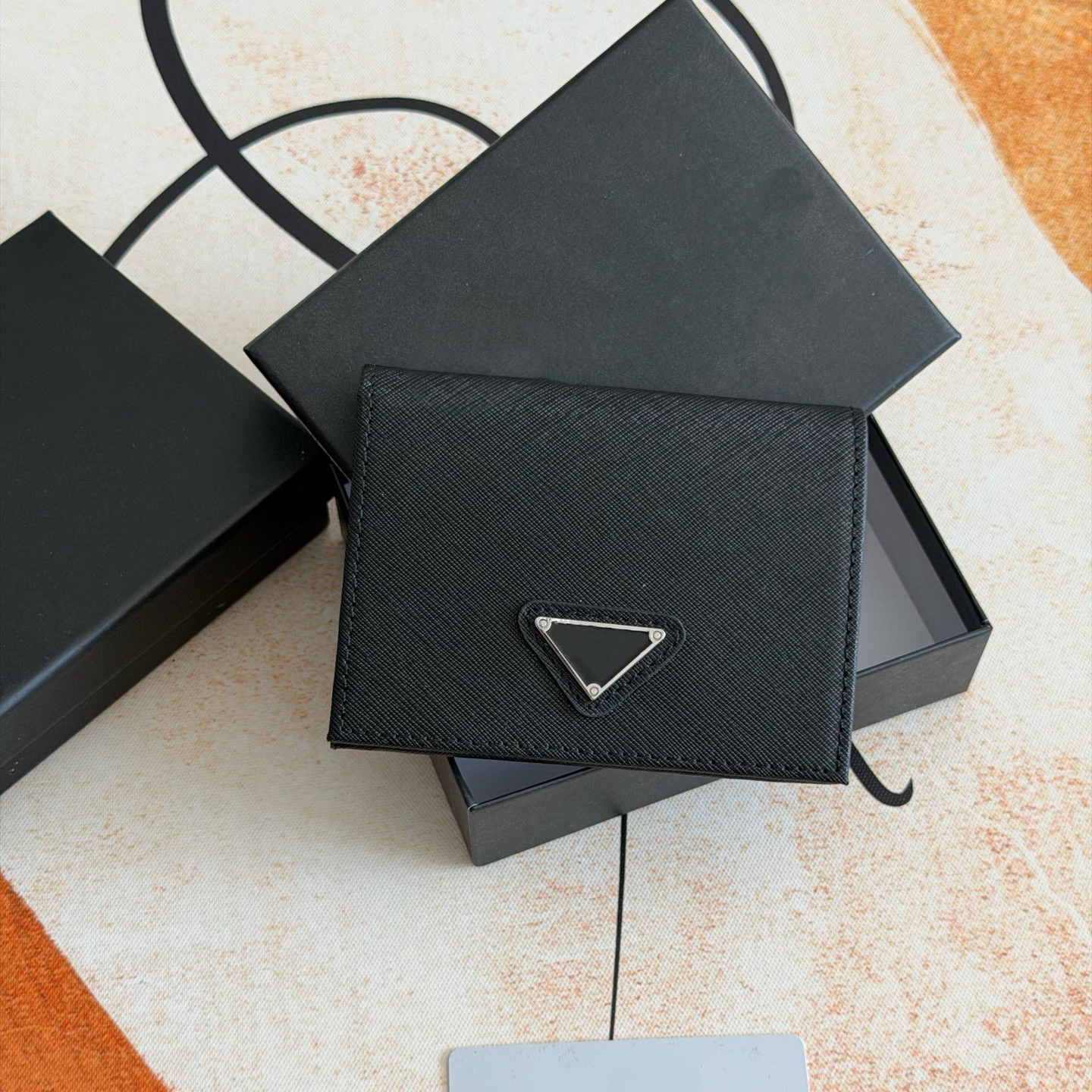 Designer Lady Saffiano Leather Bifold Wallet With Metal Logo Triangle Woman Minimalist Card Holder Wallet for Daily Use Multiple Colors & Finishes