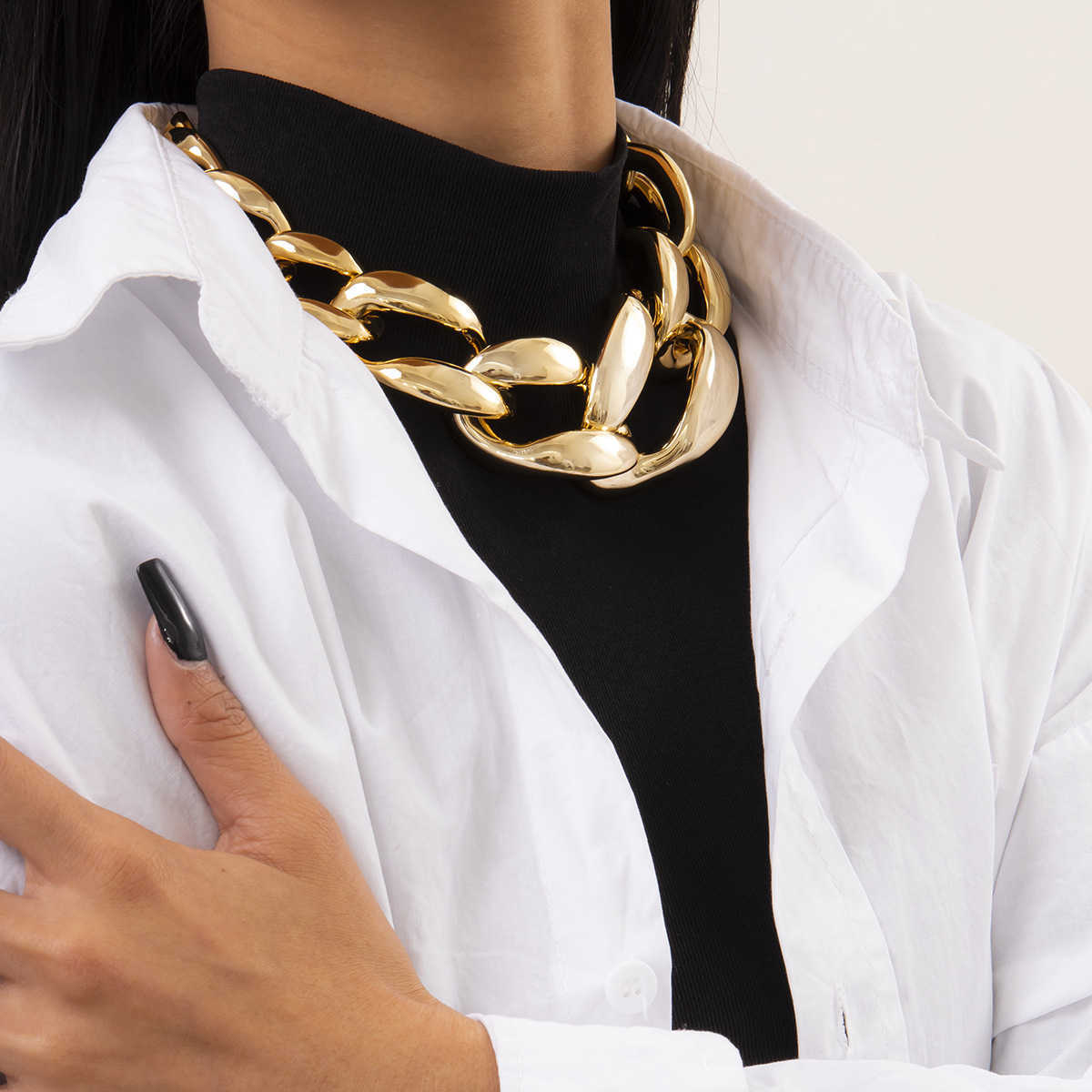 Cross-border jewelry from Europe and America. Hip-hop punk thick chain hollow pendant for women. Street photography style exaggerated single-layer nec