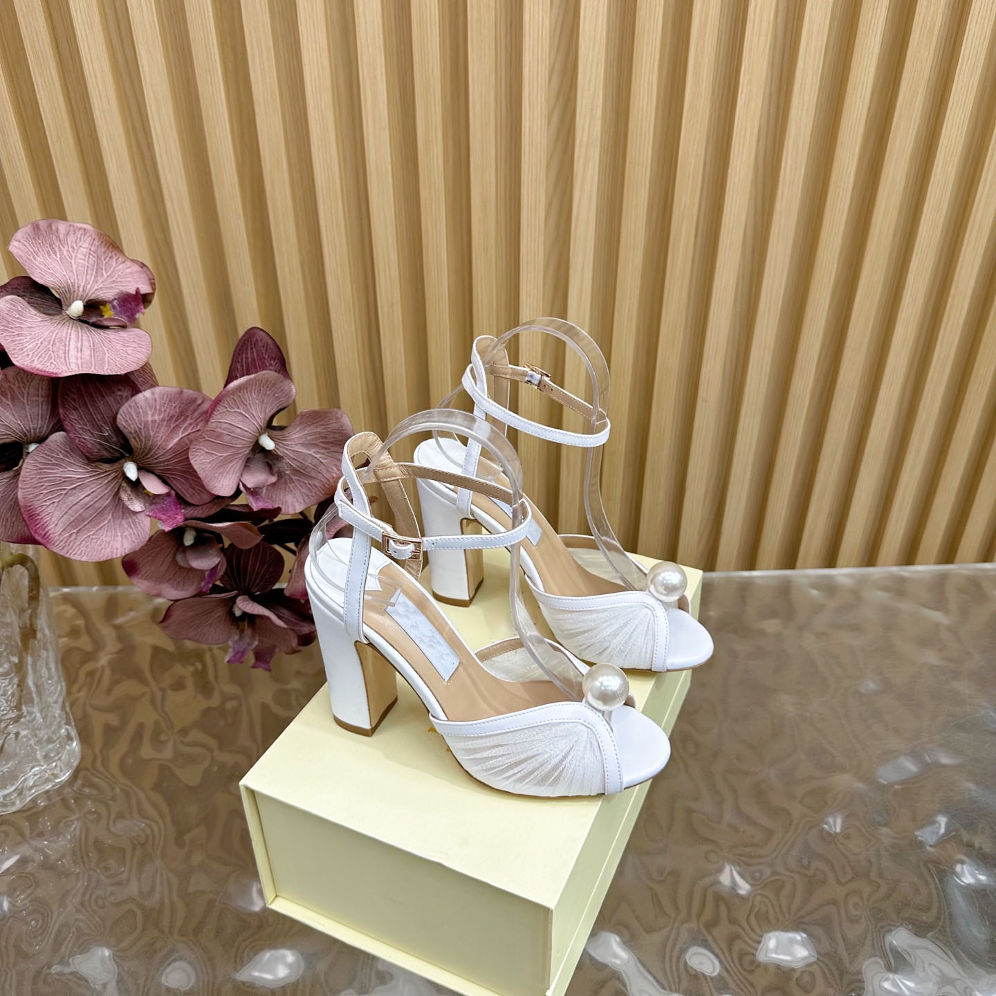 10A High-Quality Classic Spring and Summer New Evening High-Heeled Sandals with Pearl Decoration, Elegant and Sophisticated